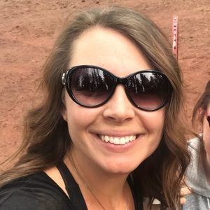 Meet your Posher, Stephanie